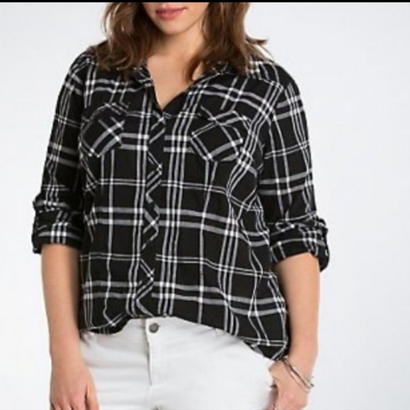 Torrid || 00 Black White Plaid Rayon Twill Camp Shirt - Picture 8 of 9